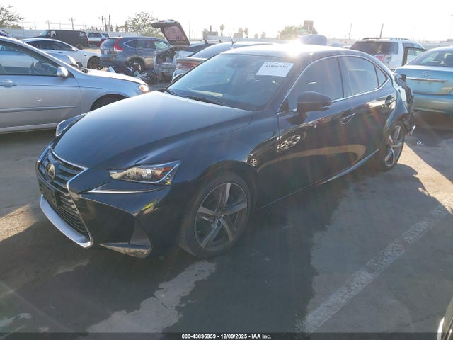 Lexus IS 300 2018 JTHBA1D27J5065941 Image 2