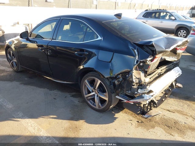 Lexus IS 300 2018 JTHBA1D27J5065941 Image 3
