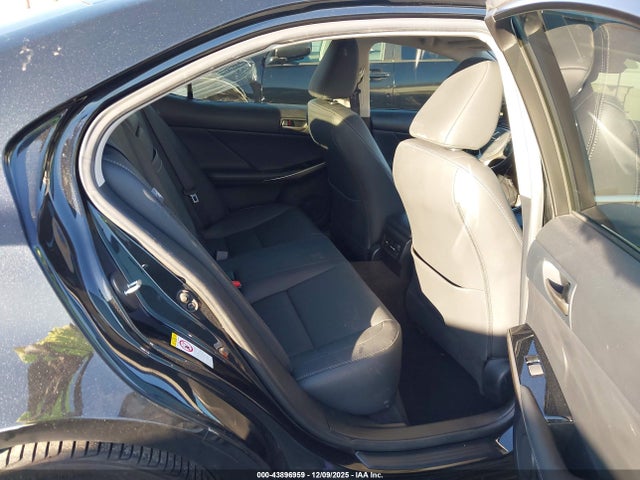 Lexus IS 300 2018 JTHBA1D27J5065941 Image 8