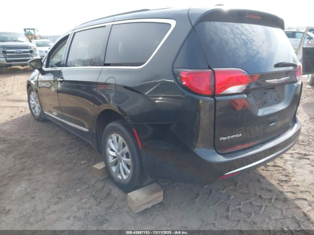 2018 CHRYSLER PACIFICA 2C4RC1BG9JR278952 Photo 2