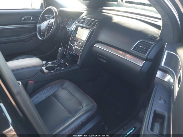 1FM5K8GT8HGD55303 Ford EXPLORER SPORT