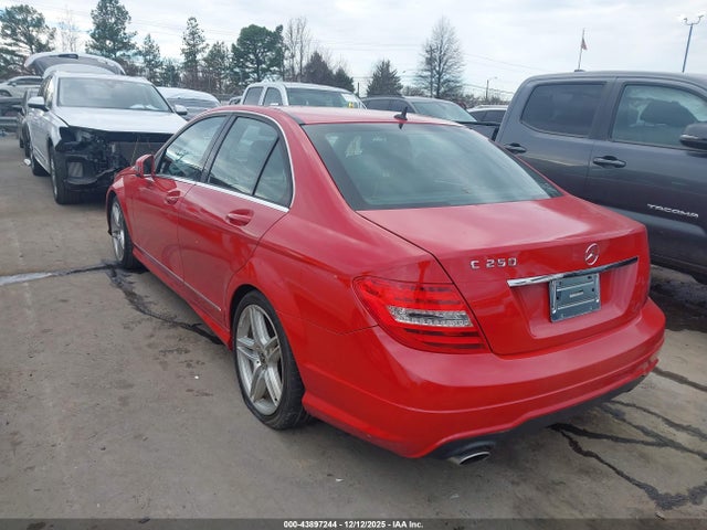 2013 Mercedes-benz C 250 Sport მანქანა იყიდება აუქციონზე, vin: WDDGF4HB4DA776499, აუქციონის ნომერი: 43897244