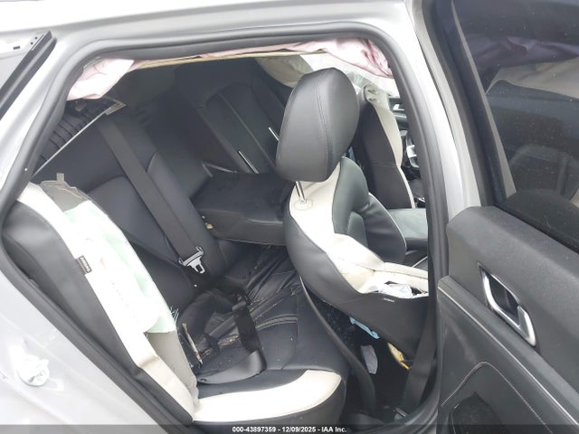 KNAG64J73S5285165 KIA K5 Gt-line