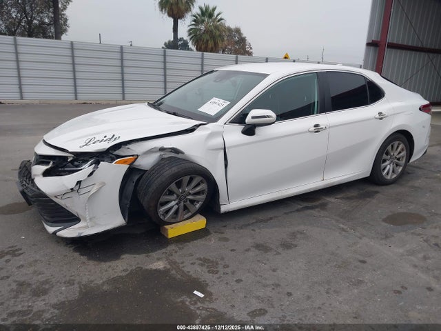Toyota CAMRY LE 2020 4T1C11AK7LU348791 Image 2