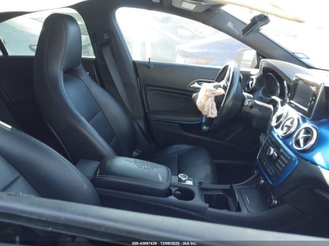 2014 MERCEDES-BENZ CLA 250 WDDSJ4EB0EN140265 Photo 4