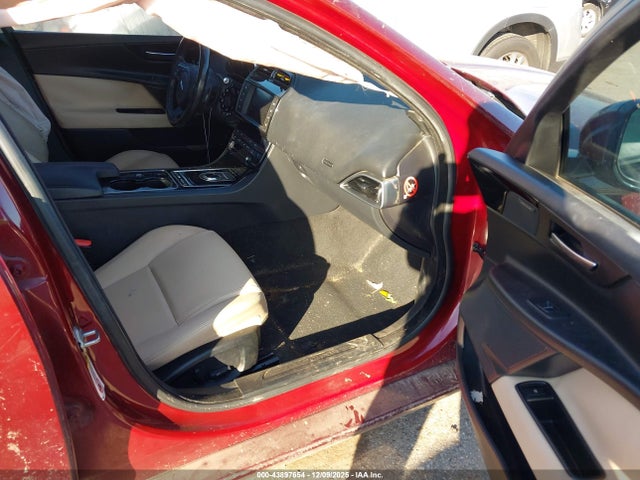 2017 JAGUAR XE SAJAD4BGXHA964445 Photo 4