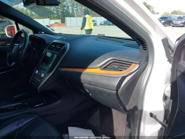 2019 LINCOLN MKC 5LMCJ3D91KUL00302 Photo 4