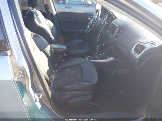 3C4NJDBB2LT174877 Jeep Compass Latitude 4x4