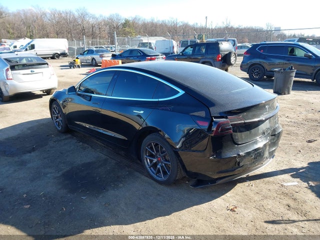2018 TESLA MODEL 3 5YJ3E1EB9JF182394 Photo 2