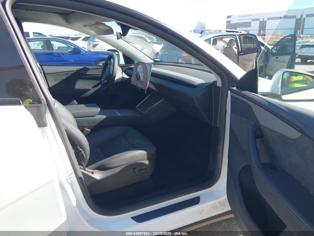 43897923 :رقم المزاد ، 7SAYGDEE3TA439113 vin ، 2026 Tesla Model Y Long Range Dual Motor All-wheel Drive/long Range Launch Series مزاد بيع