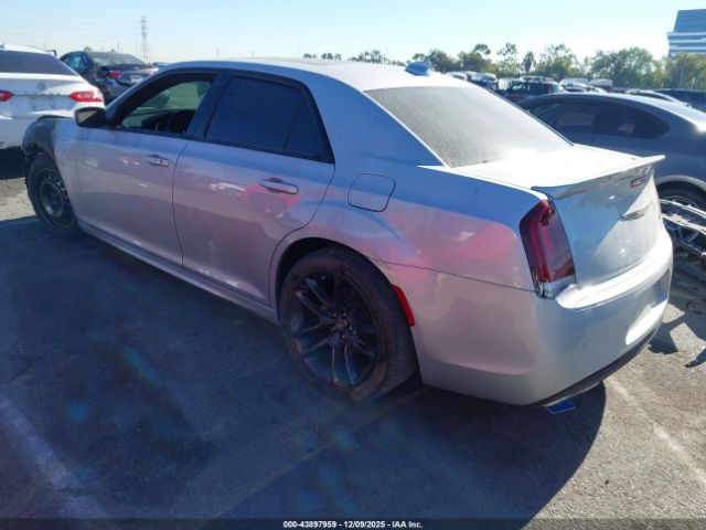 2022 CHRYSLER 300 2C3CCABT3NH116270 Photo 2