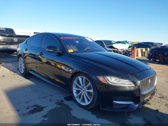 2016 JAGUAR XF SAJBL4BV4GCY12766 Photo 0