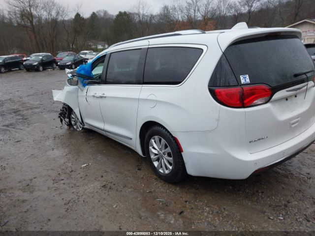 2018 CHRYSLER PACIFICA 2C4RC1BG6JR143816 Photo 2
