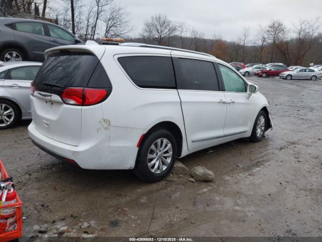2018 CHRYSLER PACIFICA 2C4RC1BG6JR143816 Photo 3