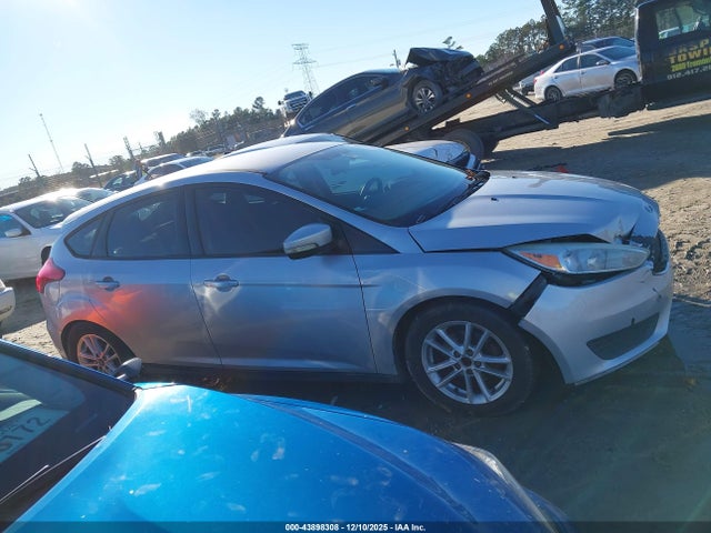1FADP3K25GL235117 Ford FOCUS SE