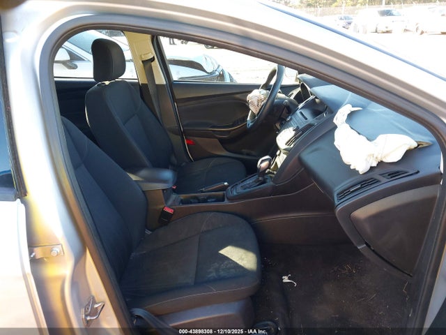1FADP3K25GL235117 Ford FOCUS SE