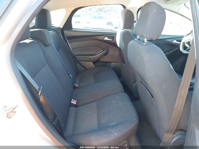 1FADP3K25GL235117 Ford FOCUS SE
