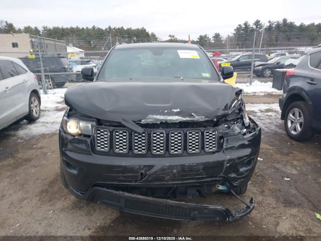 1C4RJFAGXJC220832 Jeep Grand Cherokee Altitude 4x4