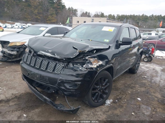 1C4RJFAGXJC220832 Jeep Grand Cherokee Altitude 4x4