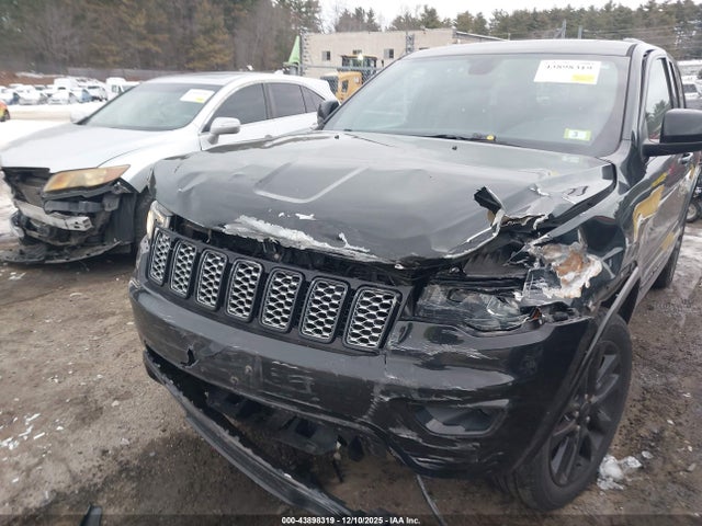 1C4RJFAGXJC220832 Jeep Grand Cherokee Altitude 4x4