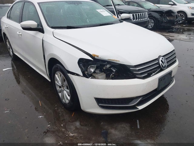 2013 Volkswagen Passat S მანქანა იყიდება აუქციონზე, vin: 1VWAP7A32DC033648, აუქციონის ნომერი: 43898427