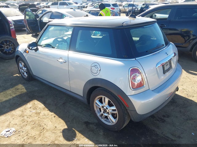 2012 MINI COOPER WMWSU3C50CT539935 Photo 2