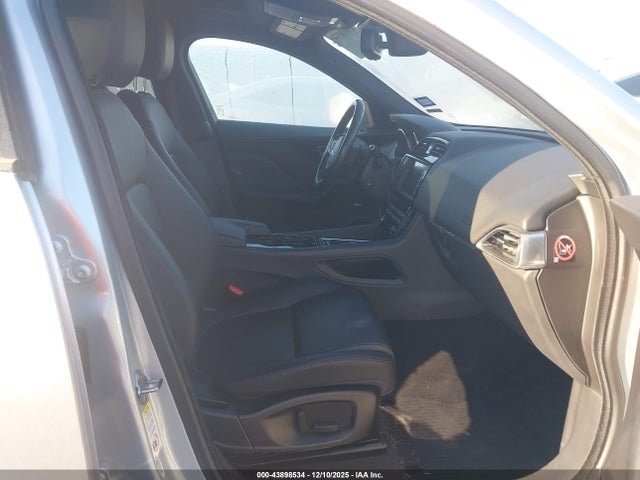 2017 JAGUAR F-PACE SADCJ2BNXHA099838 Photo 4