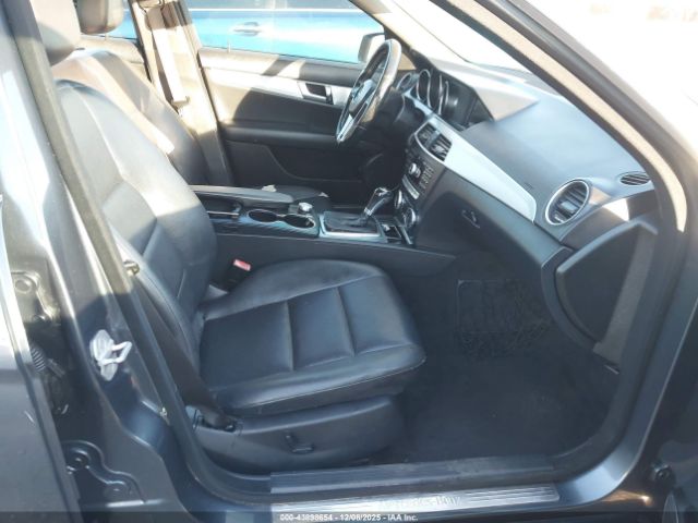 2013 MERCEDES-BENZ C 250 WDDGF4HB5DA791061 Photo 4
