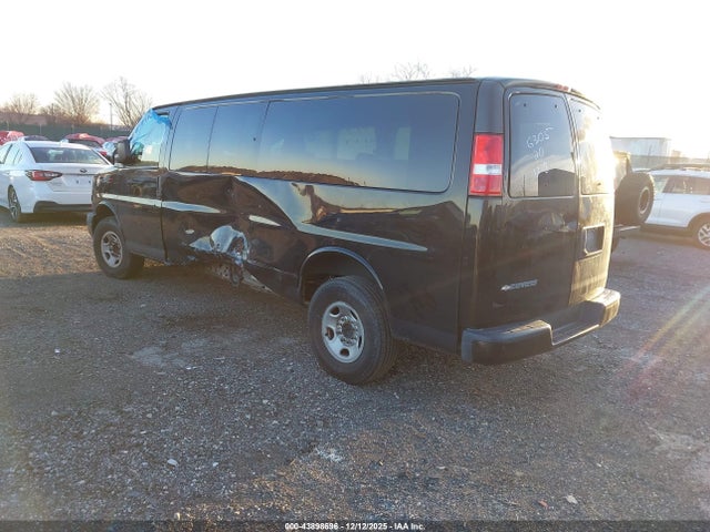 1GAZGNFG3L1254085 Chevrolet Express Passenger Rwd 3500 Extended Wheelbase Ls
