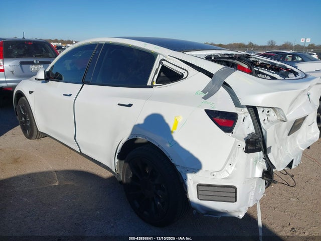 2023 TESLA MODEL Y 7SAYGAEEXPF708537 Photo 2