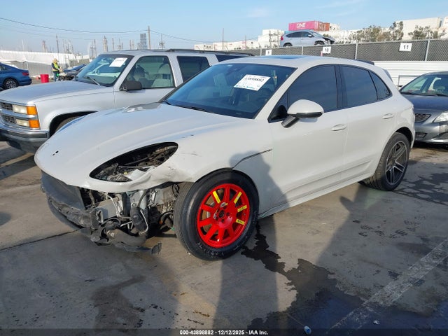 Porsche Macan 2020 WP1AA2A5XLLB01006 Image 2