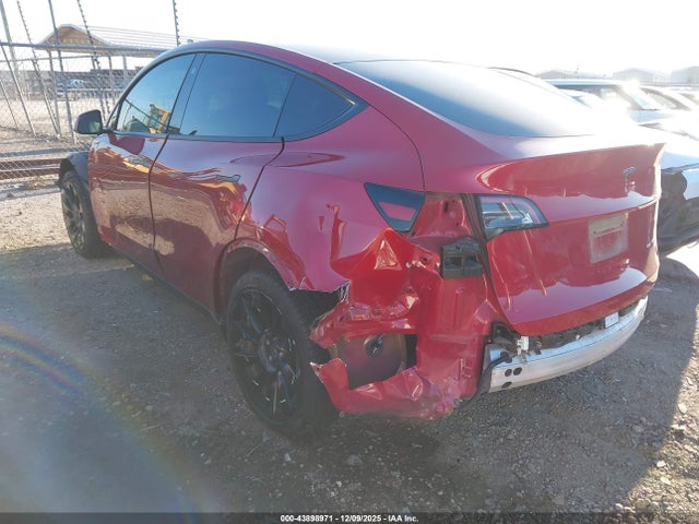 2022 TESLA MODEL Y 7SAYGDEE9NF381482 Photo 2