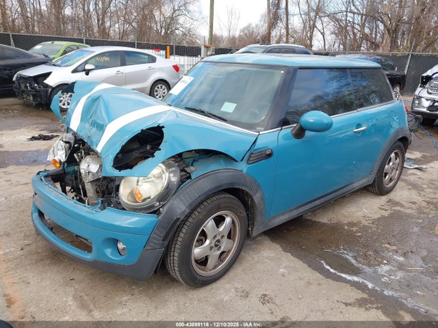 2010 MINI COOPER WMWMF3C50ATZ24461 Photo 1