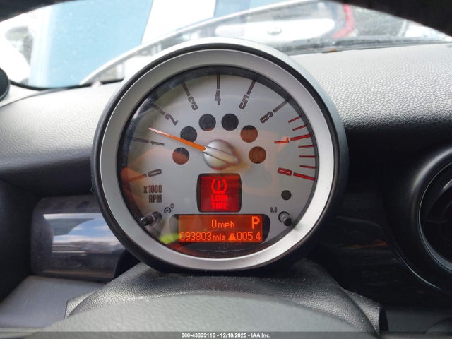 2010 MINI COOPER WMWMF3C50ATZ24461 Photo 6