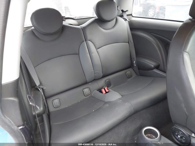 2010 MINI COOPER WMWMF3C50ATZ24461 Photo 7