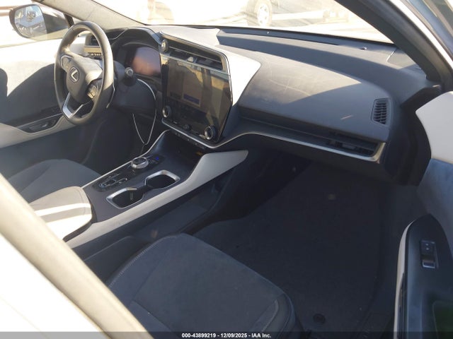 2023 LEXUS RZ 450E JTJAAAAB9PA020322 Photo 4