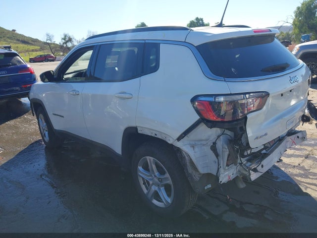 Jeep Compass Latitude 4x4 2023 3C4NJDBN6PT561934 Image 3