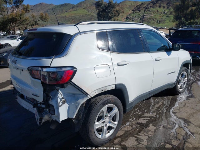 Jeep Compass Latitude 4x4 2023 3C4NJDBN6PT561934 Image 4