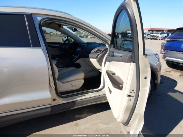 2017 LINCOLN MKC 5LMCJ1C9XHUL19560 Photo 4