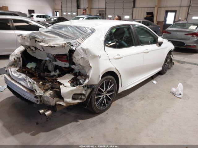 2021 TOYOTA CAMRY 4T1G11AK8MU598284 Photo 3