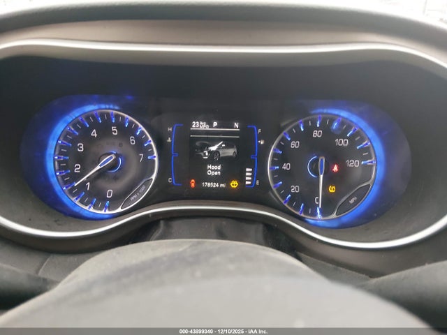 43899340 :رقم المزاد ، 2C4RC1DG9JR305578 vin ، 2018 Chrysler Pacifica Touring مزاد بيع