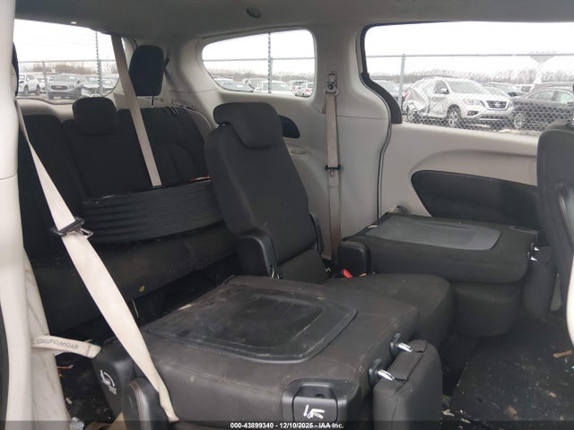 43899340 :رقم المزاد ، 2C4RC1DG9JR305578 vin ، 2018 Chrysler Pacifica Touring مزاد بيع