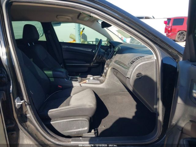 2019 CHRYSLER 300 2C3CCAAG7KH590917 Photo 4