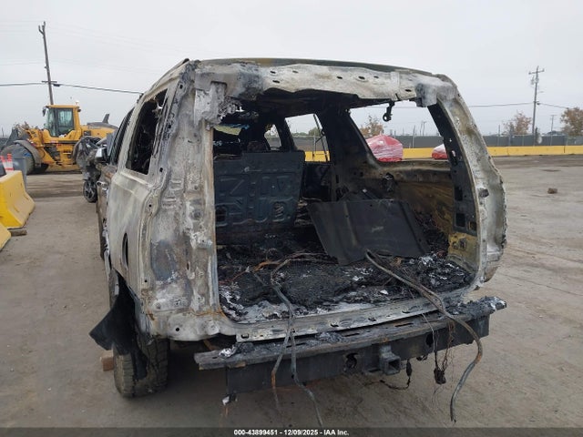 1GNSKKKCXFR605032 Chevrolet Suburban 1500 Ltz
