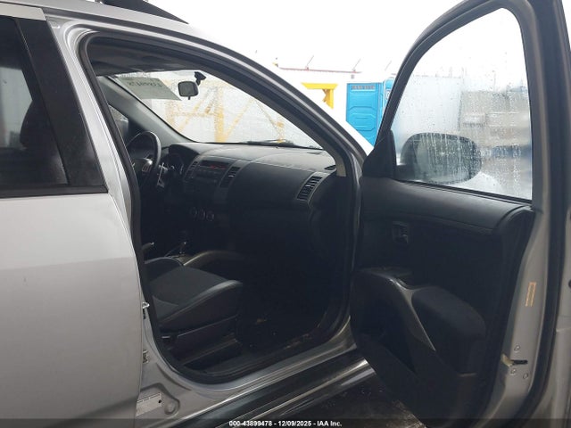 2010 MITSUBISHI OUTLANDER JA4JT4AX0AZ014647 Photo 4