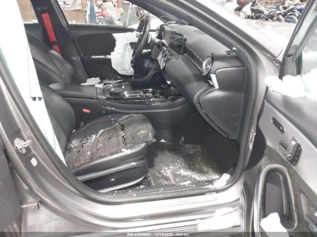 2021 MERCEDES-BENZ AMG A 35 W1K3G5BB5MJ257133 Photo 4