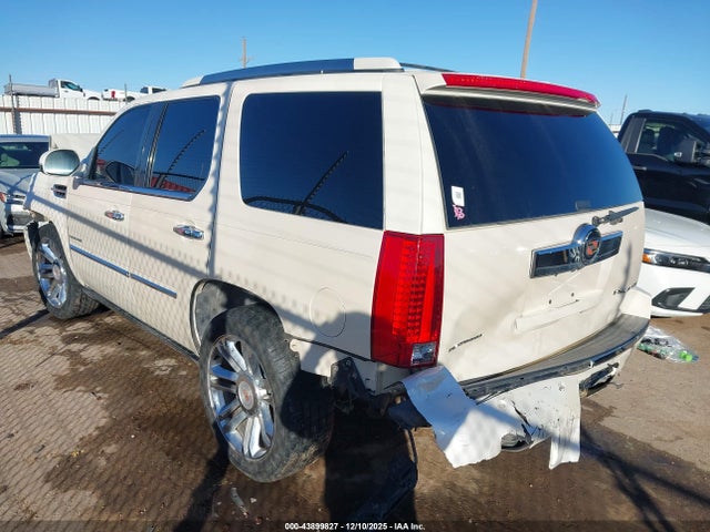 2013 CADILLAC ESCALADE 1GYS3DEFXDR104575 Photo 2