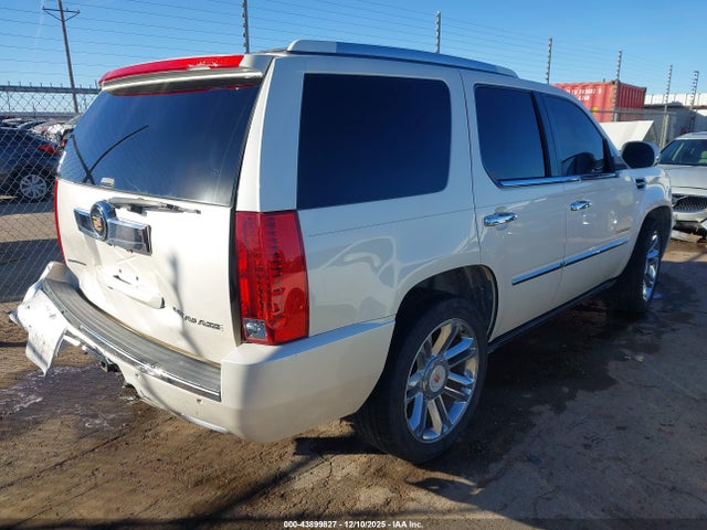 2013 CADILLAC ESCALADE 1GYS3DEFXDR104575 Photo 3
