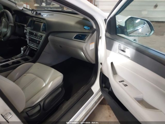 2017 HYUNDAI SONATA HYBRID KMHE24L30HA064859 Photo 4