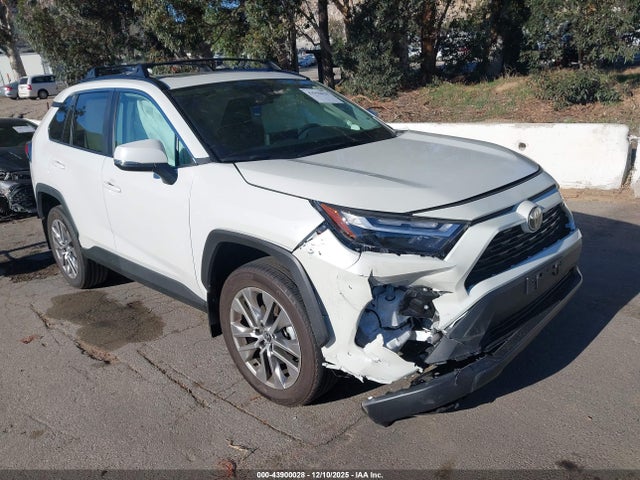 Toyota Rav4 Xle Premium 2022 2T3C1RFV7NW231028 main image